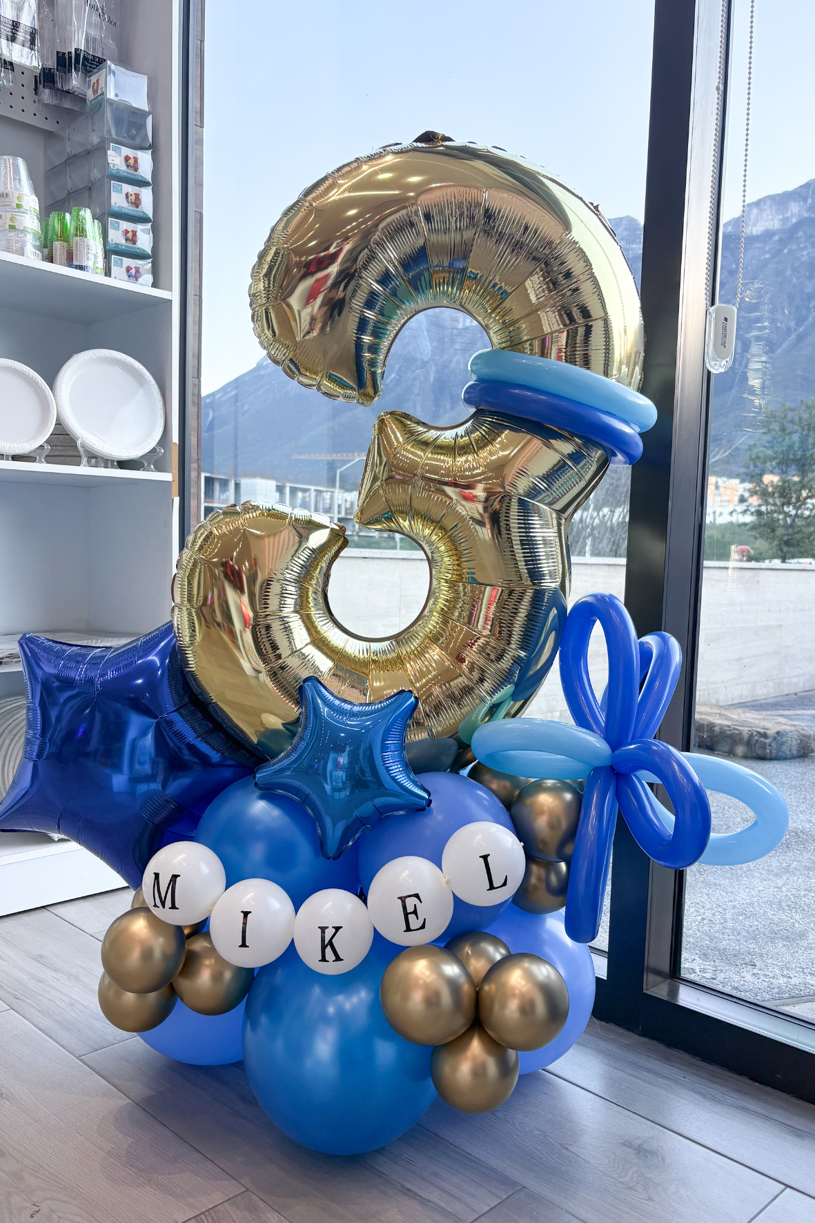 GLOBOS EN BASE SENCILLA AZUL / DORADO