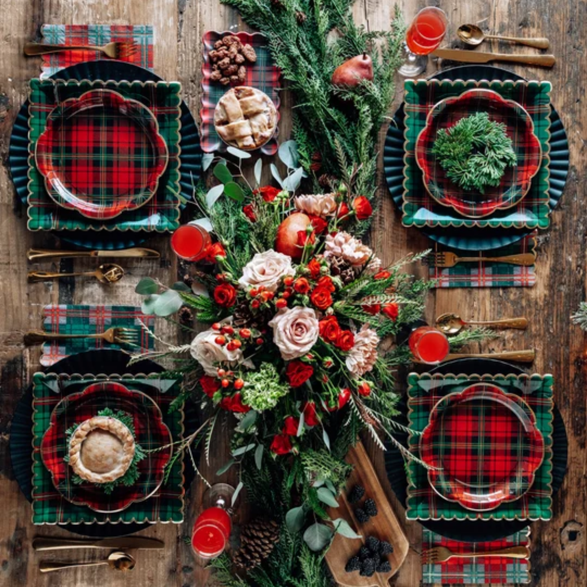 Green Christmas Plaid Square Scalloped Plate